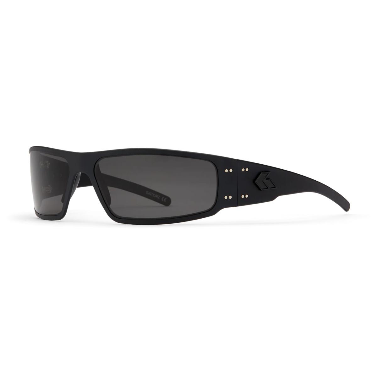 Magnum OPz (Optimized Polarized) | Colore: Black Anodized w/ Black Logo | Lenti: Smoke Opz