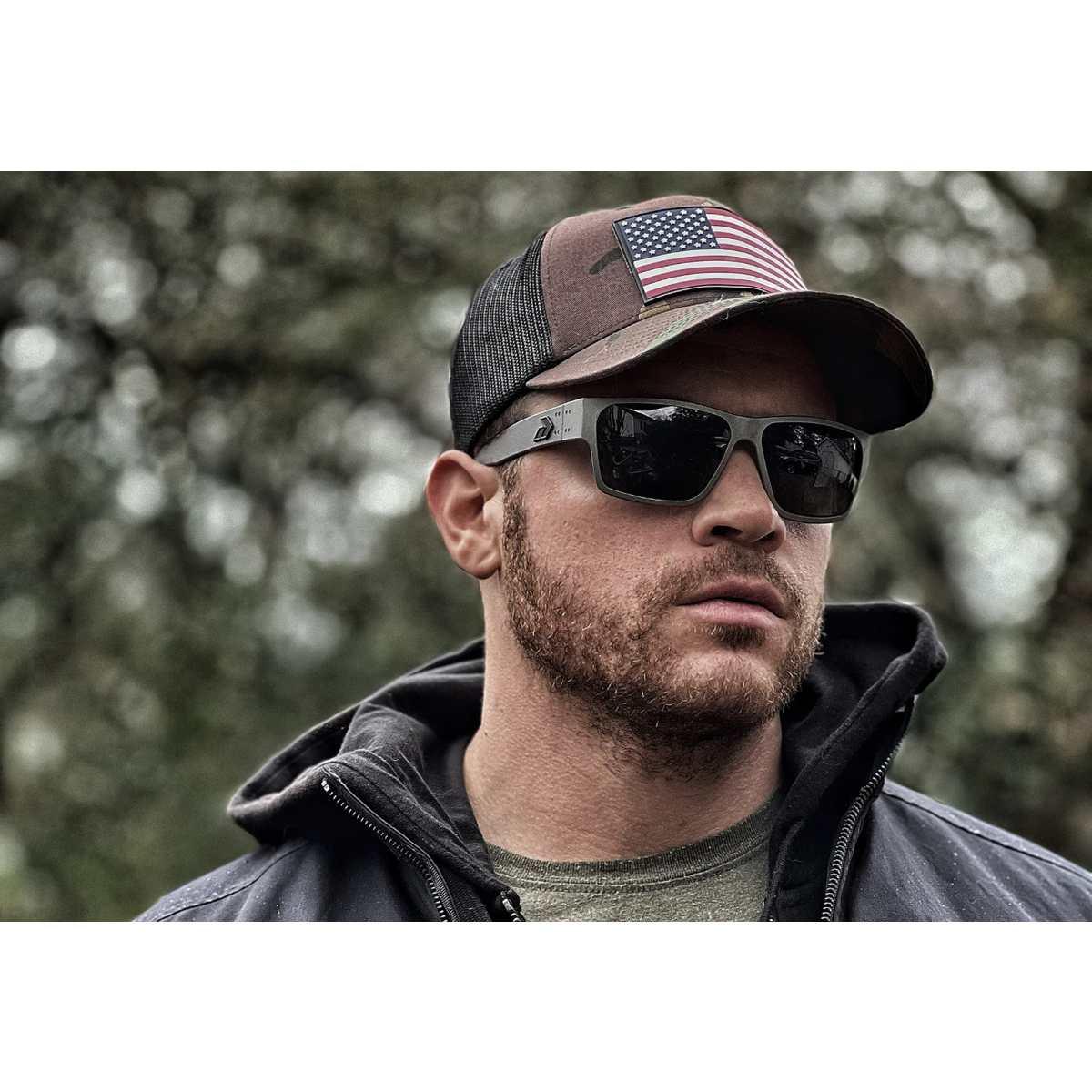 Delta OPz (Optimized Polarized) | Frame: Black Anodized w/ Black Logo | Lenti: Smoke Opz