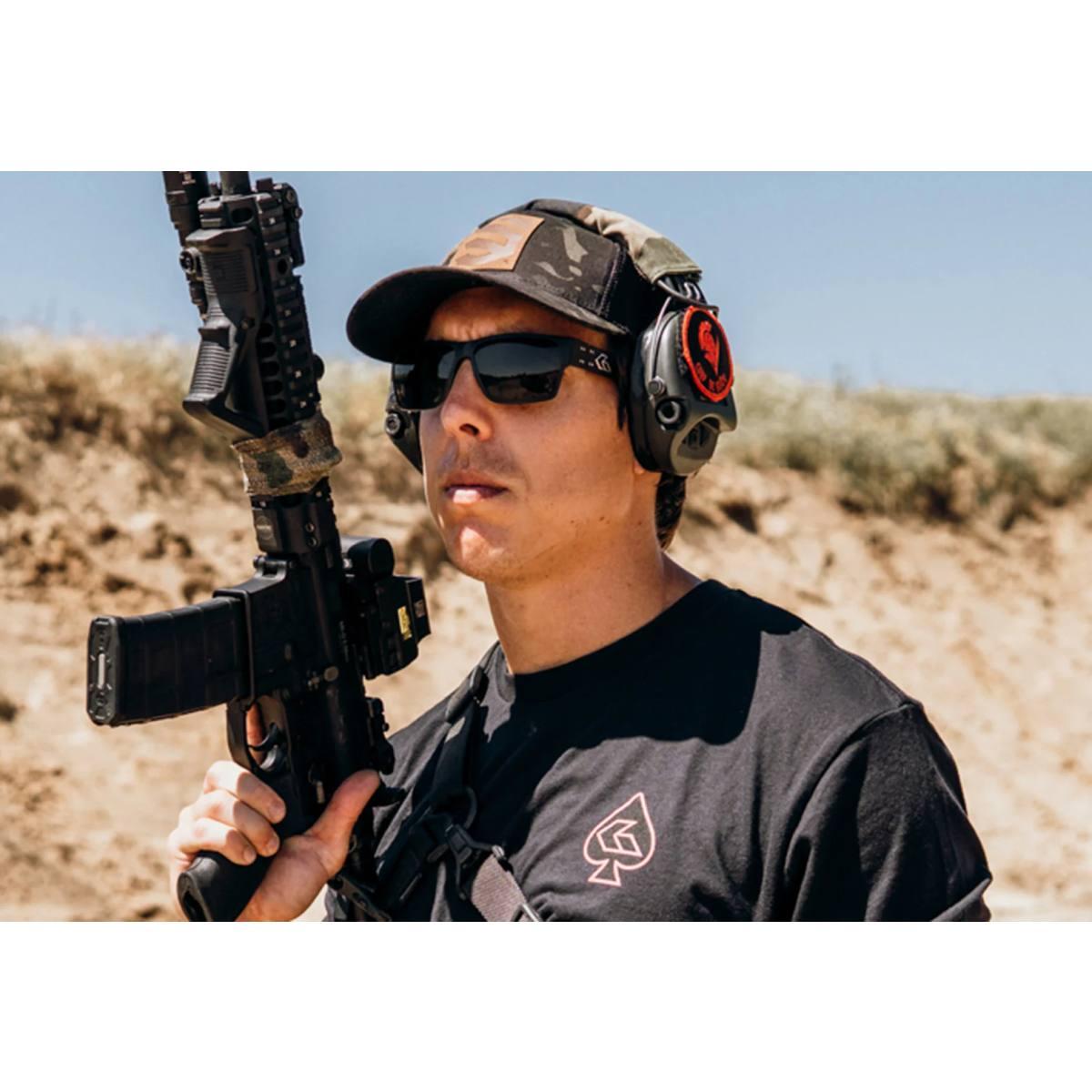 Delta OPz (Optimized Polarized) | Frame: Black Anodized w/ Black Logo | Lenti: Smoke Opz